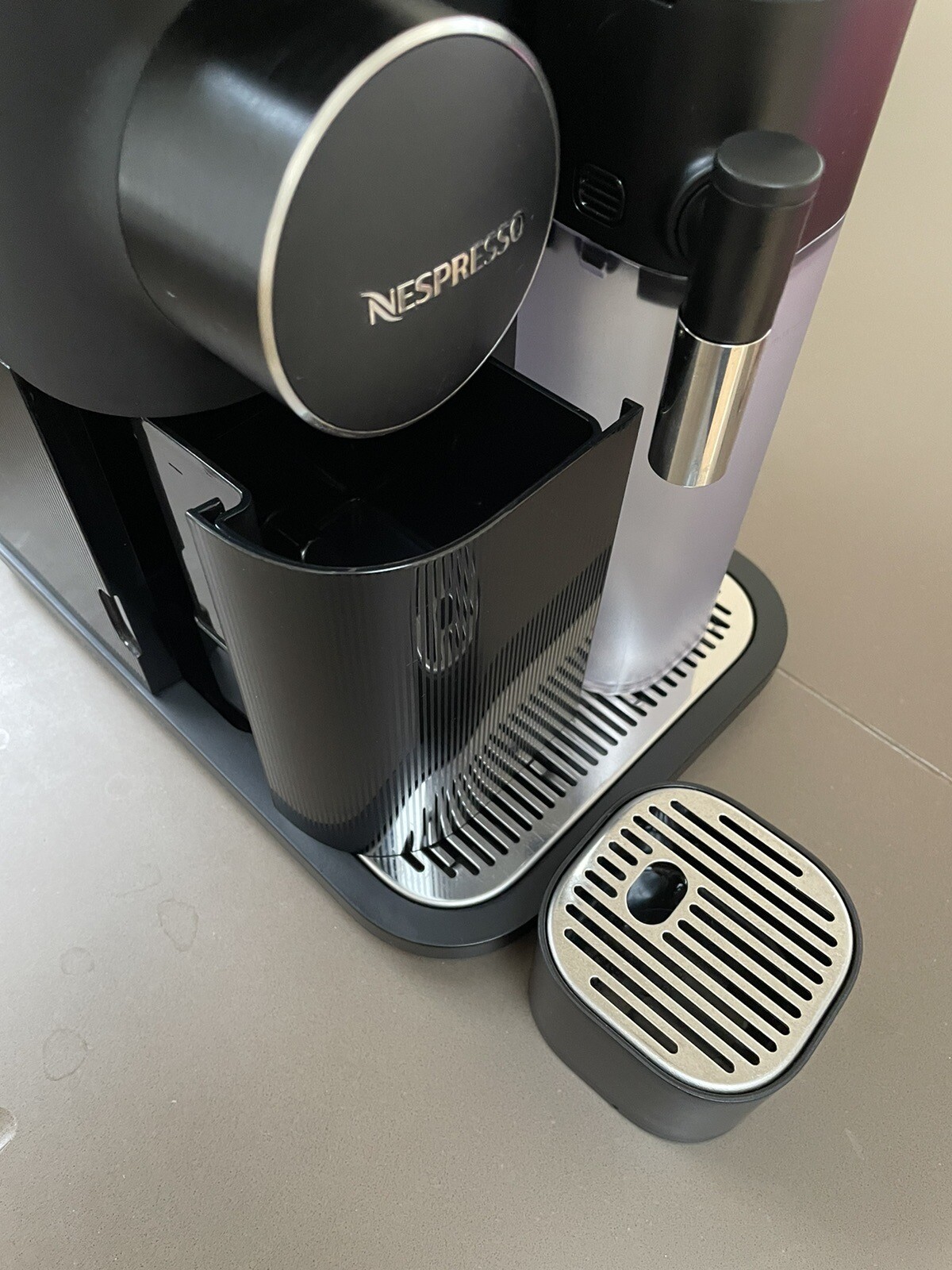 De'Longhi Nespresso Gran Lattissima Espresso Machine Black (Faulty