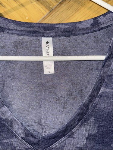 ATHLETA Breezy Camo Short Sleeve Scoop V Neck T Shirt Top Womens Small - Picture 3 of 4