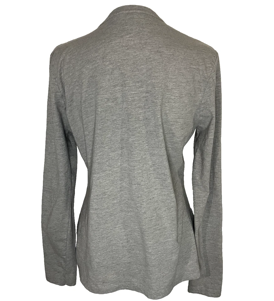 Camiseta gris de manga larga con cuello en V del equipo de los Juegos Olímpicos de Estados Unidos para mujer grande Foto 3 de 4