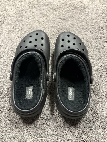 Junior Größe 3 Fleece gefütterte Crocs, schwarz - Bild 3 von 6