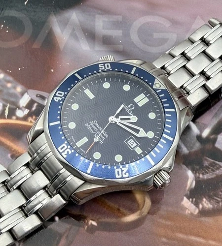 1998 Omega Seamaster Professional 300M James Bond LARGE 41mm Blue Waves Box RUNS