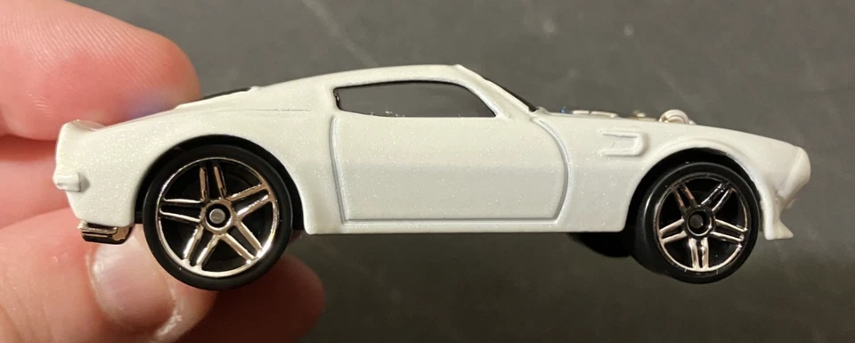 White 1970 Pontiac Firebird - Hot Wheels 2007 New Models 16/36 1:64 Diecast - NM - Image 4 of 4