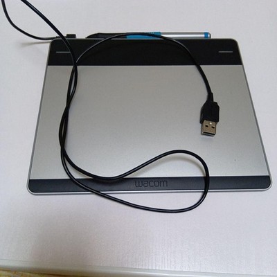Wacom Intuos Pen Small USB Digital Drawing Tablet Compact Design Pen Included