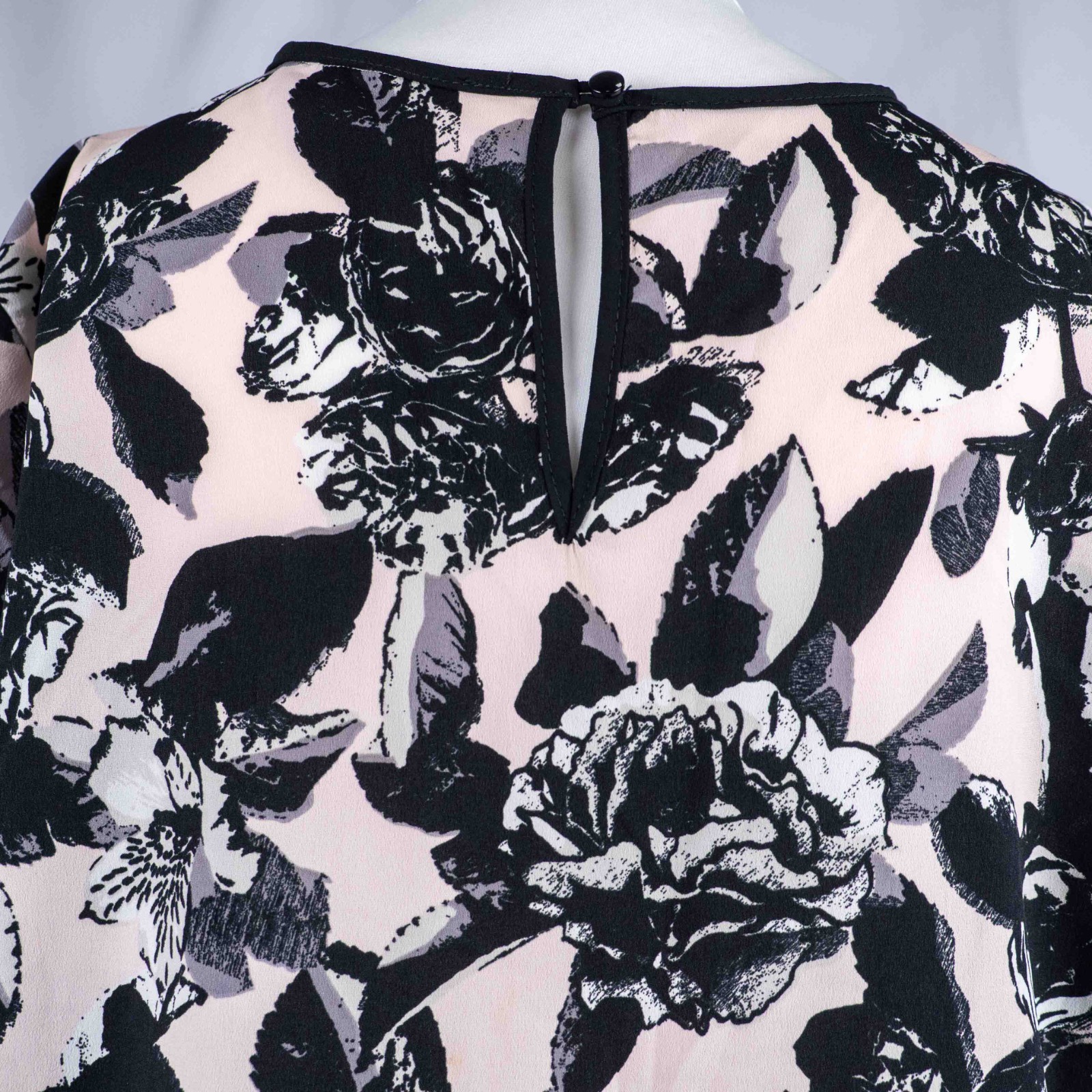 Red Herring Black Floral Size 16 Short Sleeve Top Pre-Owned image 4
