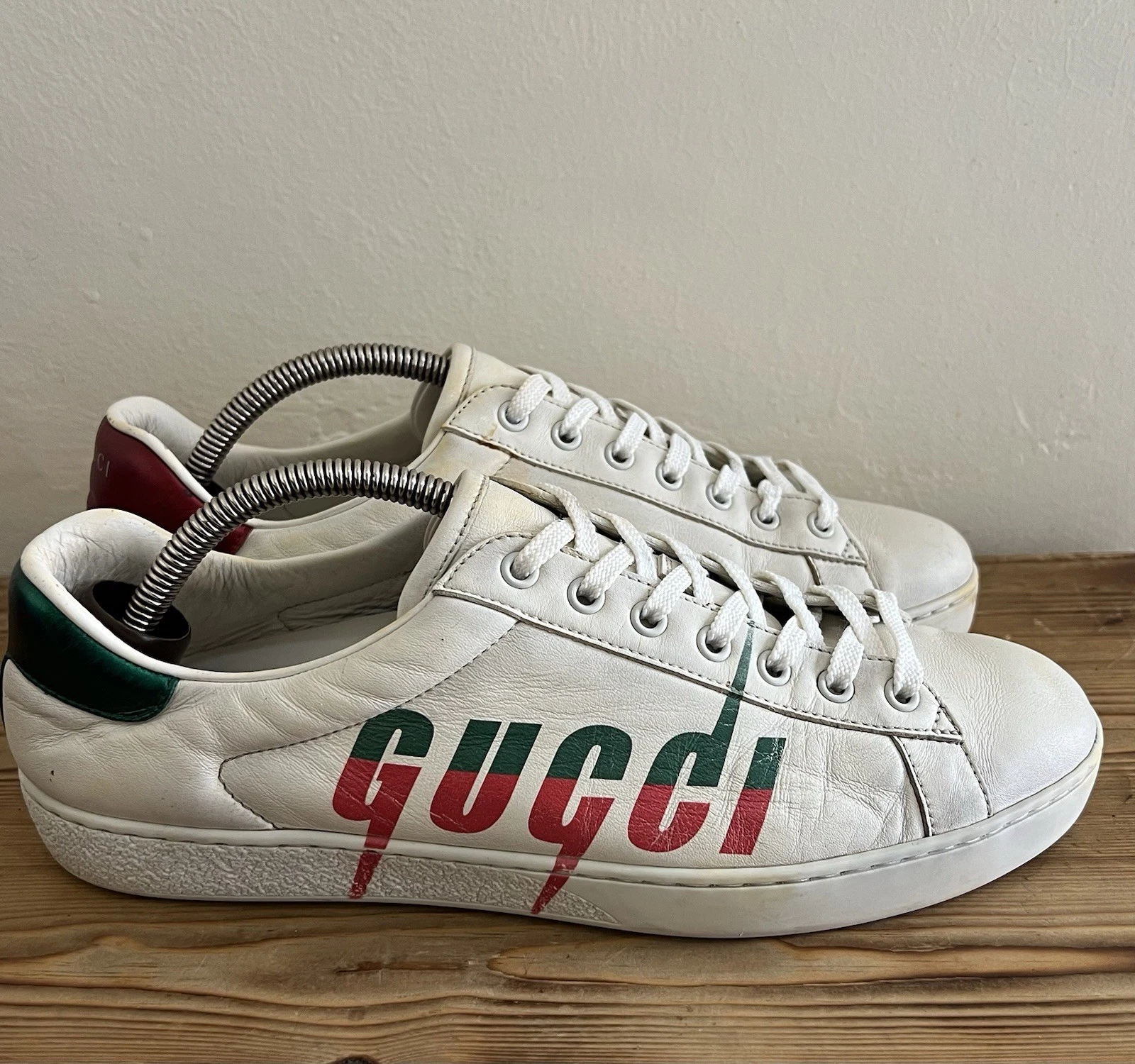 Baskets Gucci Ace Blade Logo Distress pour homme   Blanc   En taille 43 EU 10 US 9,5 UK