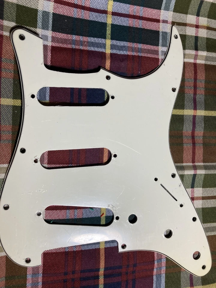 Golpeador de guitarra eléctrica Squier Stratocaster genuino blanco de 3 capas, Strat Foto 2 de 3