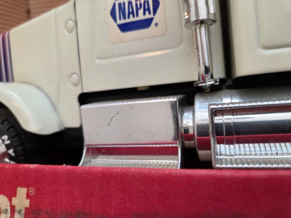 Rare Vintage 1925-1985 Nylint NAPA Semi-Truck 60th Anniversary 18 Wheeler NIB - Image 2 of 4