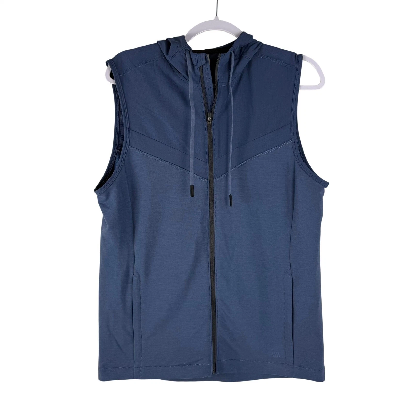 VRST Mens Small Vest Full Zip Hoodie Navy Sleeveless Jacket Golf Outdoors NWT
Opens in a new window