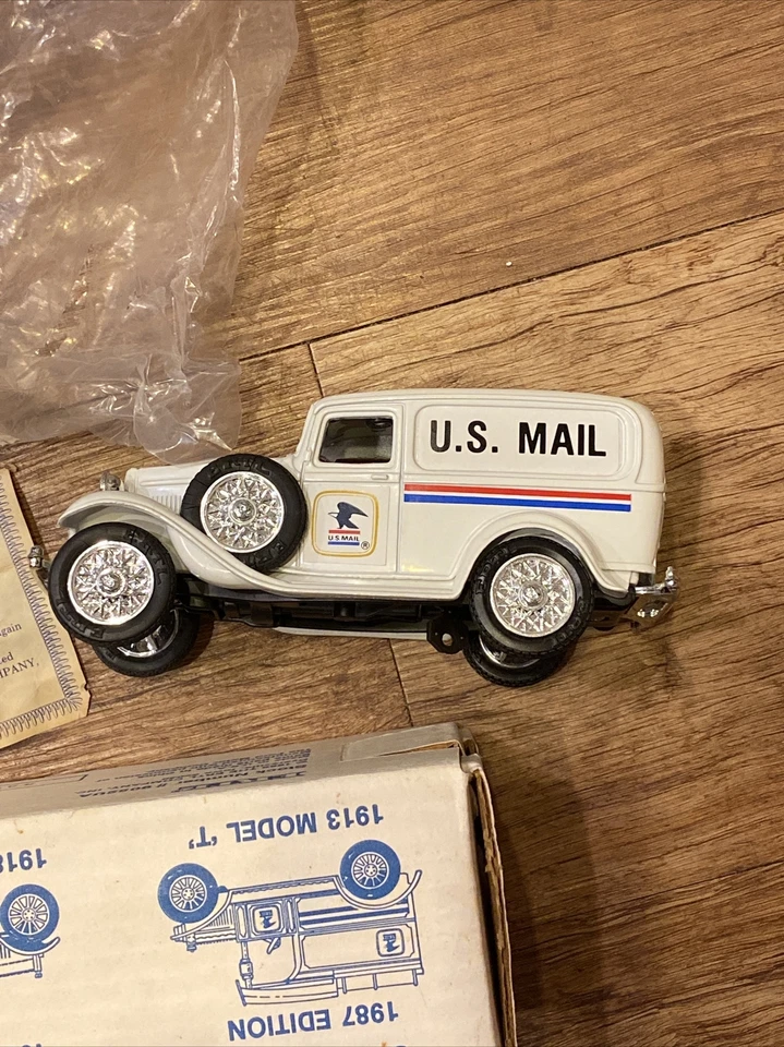 Ford 1989 ERTL 1932 banco de camión con panel de correo de EE. UU., nuevo Foto 2 de 4