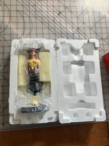 Justice League The Animated Series HAWKGIRL Maquette Limited 2439/3000 - Picture 4 of 8