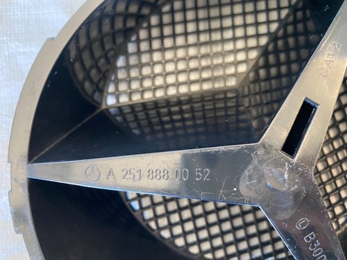 2006 2007 2008 Mercedes R-Class R Class Front grill Emblem Symbol A2518880052 - Picture 6 of 6