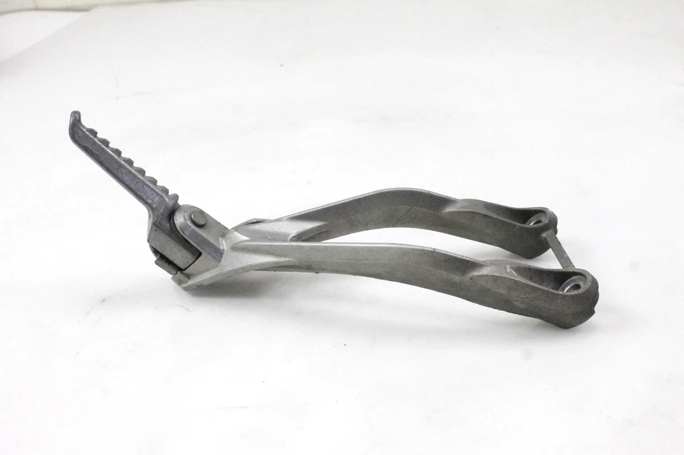 05-06 KAWASAKI NINJA ZX6R CLAVIJA TRASERA DERECHA PASAJERO Foto 4 de 4