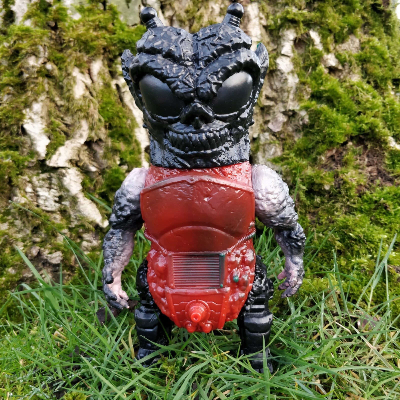 OLTRETOMBA 8 inch tall KAIJU KILLER ALIEN ONE-OFF SOFUBI Bemon zollmen nagnagnag OLTRETOMBA 8 inch tall KAIJU KILLER ALIEN ONE-OFF SOFUBI Bemon zollmen nagnagnag