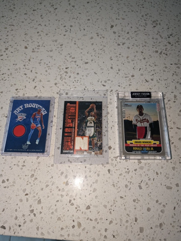 (3x) Lote de parche GU de 3 colores de Ronald Acuña. Ray Allen GU 2005 Bowman GU Shai GU Foto 4 de 4