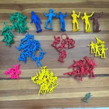 Vtg Lot of Cowboys and Indians Horses Cows Plastic Figures  90 Toys 2  -5  