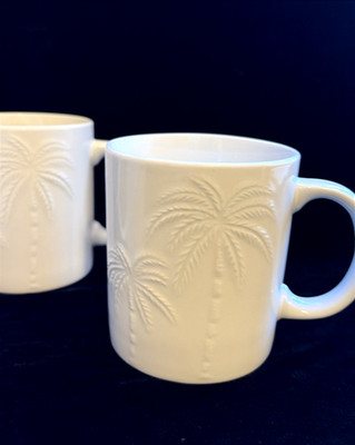 Set of 2 Oneida Palm Springs Coffee Mugs 4  Embossed Palm Trees White 14 Oz