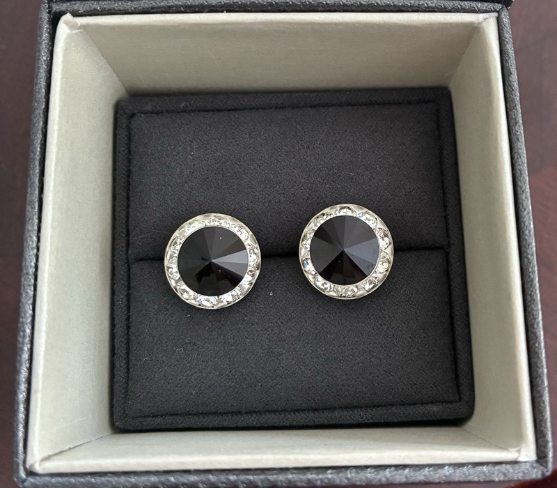VINTAGE BLACK FACETED CRYSTAL BEAD WITH RHINESTONES HALO STUD EARRINGS PIERCED