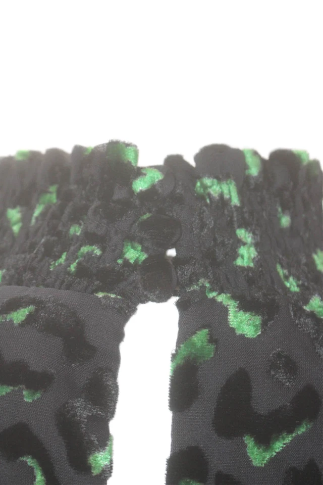 Blusa negra con estampado animal manga corta cuello alto texturizada Milly para mujer talla S Foto 4 de 4