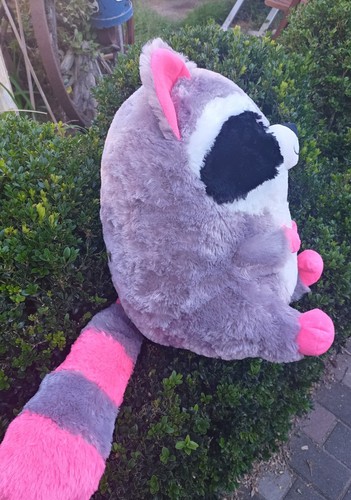 XL Stofftier / Kuscheltier - Waschbär (Grau / Pink) LxH ca. 28x44cm - Bild 2 von 5