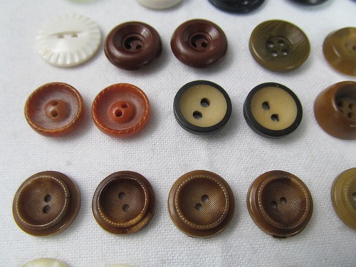 Vtg Buttons Assorted Sizes Colors Old Inkwell Ringers Pie Crust 52 Lot Sewing H6 - Picture 5 of 13
