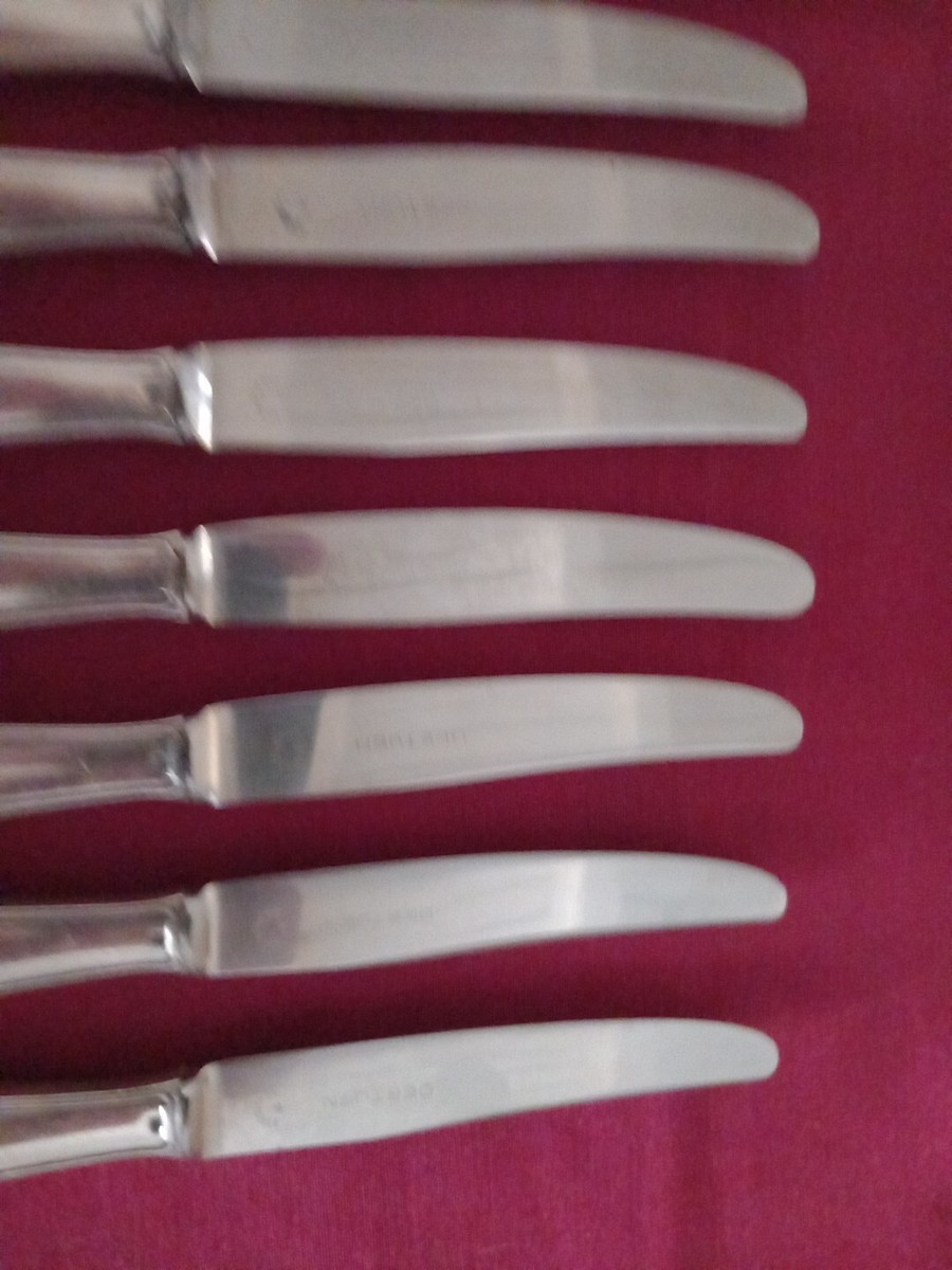 Douze couteaux à entremets en métal argenté et inox - Arts de la table