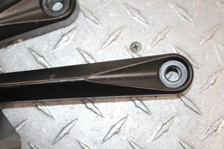 2007 KAWASAKI NINJA ZX14 ZX1400A ПРАВЫЙ ЗАДНИЙ ПАССАЖИРСКИЙ КОЛЫШЕК - Изображение 3 из 4