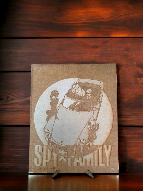 Gravure sur bois Spy Family en chene massif tableau de collection otaku