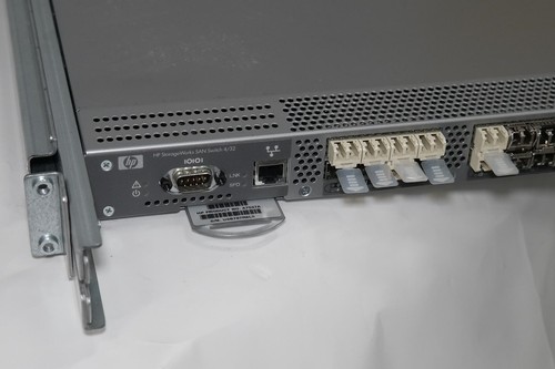 HP STORAGEWORKS 4/32 SAN SWITCH A7537A 411847-001 +RACK MOUNTS +WARRANTY - Picture 2 of 11