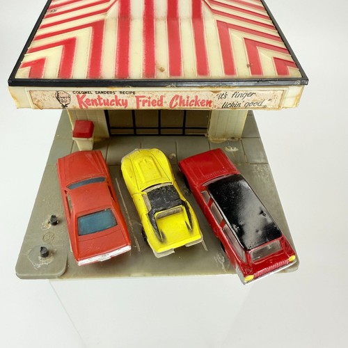 Vintage HO Scale Kentucky Fried Chicken KFC Playset Building With Cars Toy Kit - Picture 4 of 17
