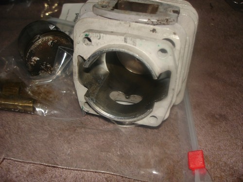 Blue Max 45cc super steel piston and cylinder chainsaw part only bin 1023 - Picture 2 of 3