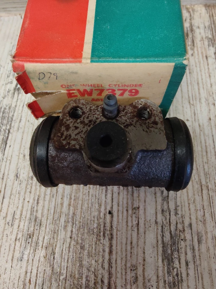 Cilindro de roda dianteira EIS EW7379 para Jeep Willys 1946-53 substitui AO1484 - Imagem 2 de 2