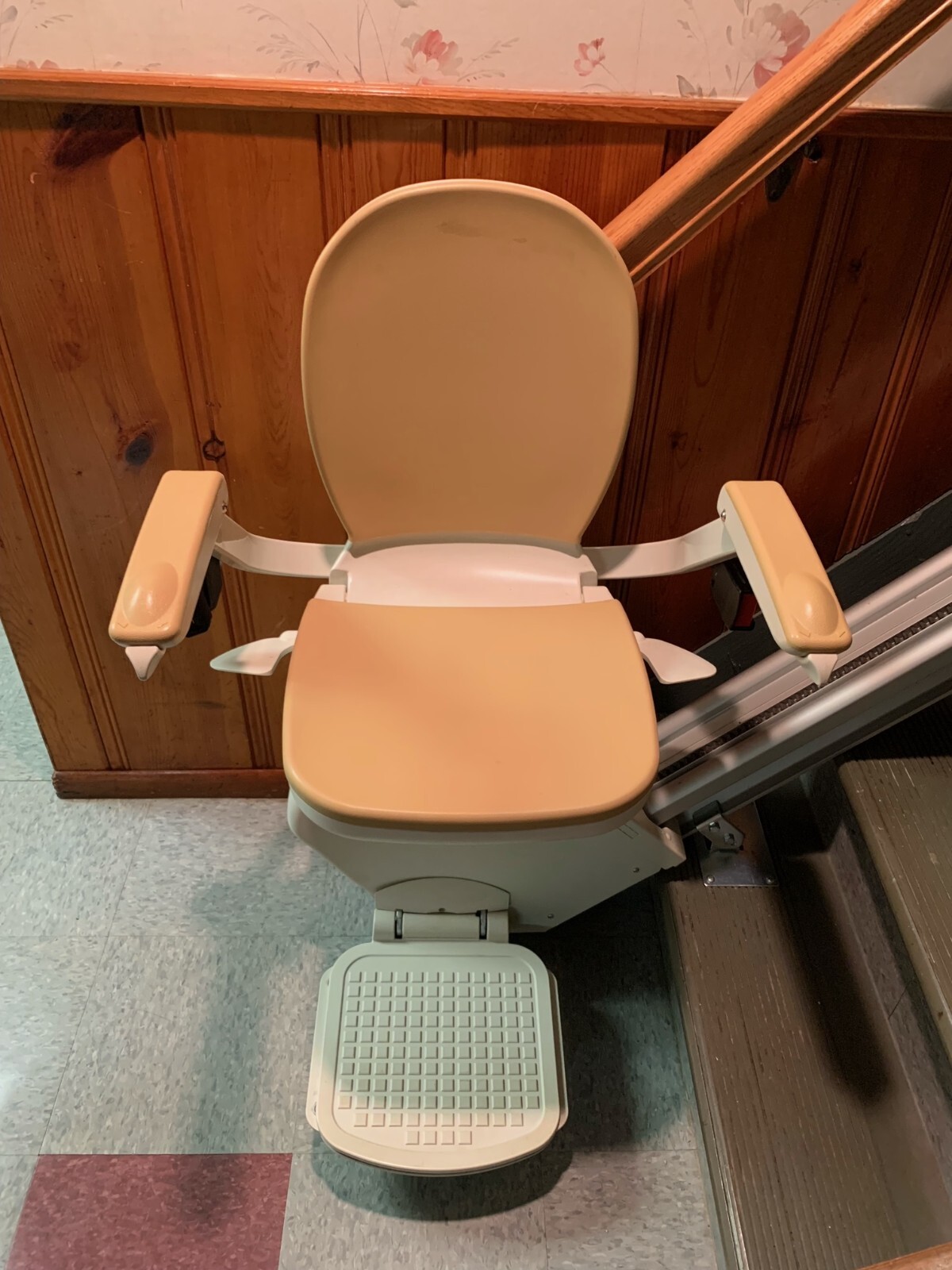 Acorn Straight Stair Chair Lift Model Superglide 120/Left Side Long
