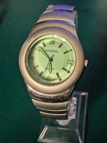 Geneva Women's Quartz Watch Japanese movement Green Dial New Battery - Picture 1 of 7