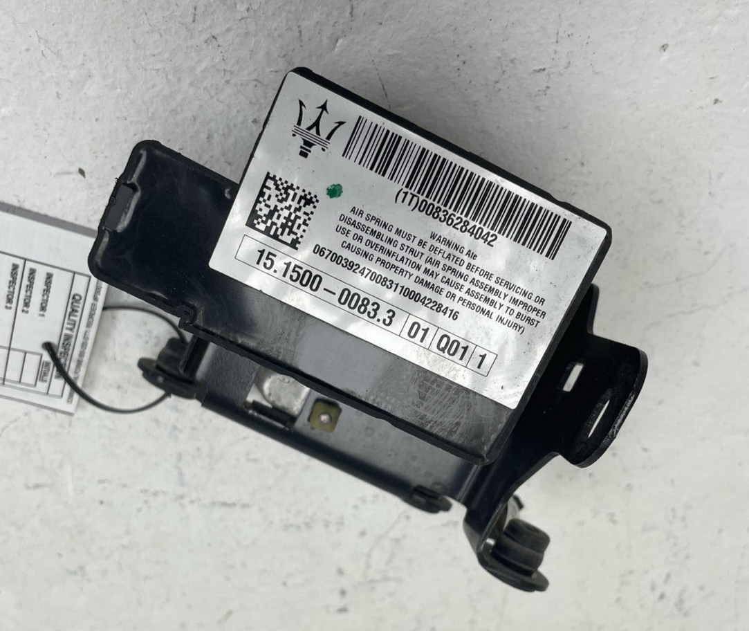 2017 - 2020 MASERATI LEVANTE OEM AIR SUSPENSION BLOCK CONTROL VALVE