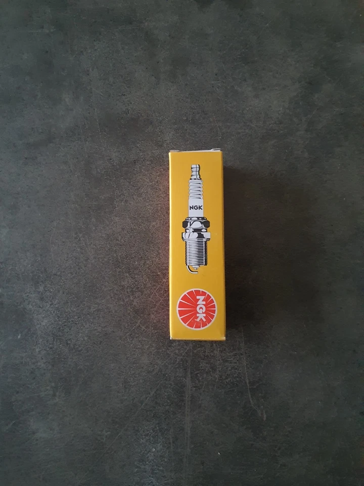 BOUGIE ALLUMAGE NGK BKR7EKC - Photo 1/3