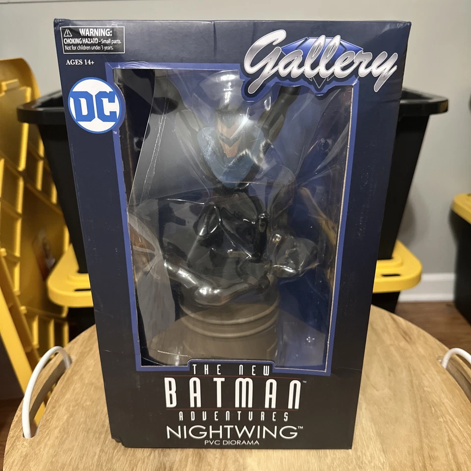 DC Gallery The New Batman Adventures - Nightwing - Diorama PVC - Diamond Select Foto 2 de 4