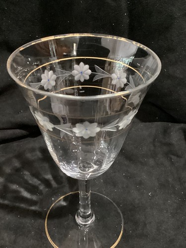 (4) Vintage Crystal wune t Glasses w/ Etched Flower 9 " high - Picture 7 of 7