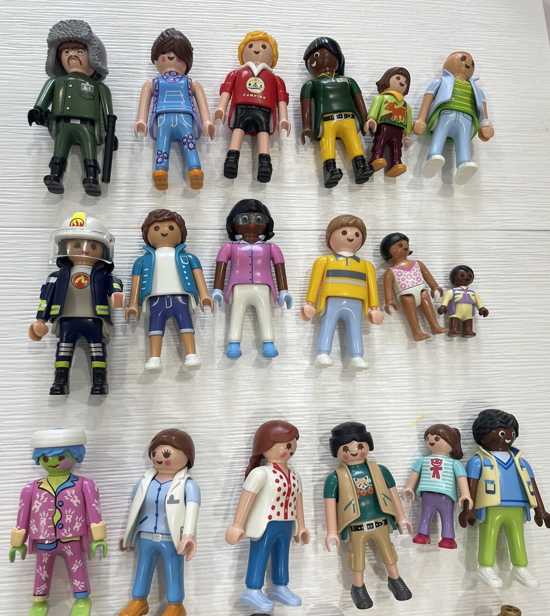 playmobil　6点まとめ売り Playmobil LOT OF 6 Random Surprise Figures People Children Mom Dad