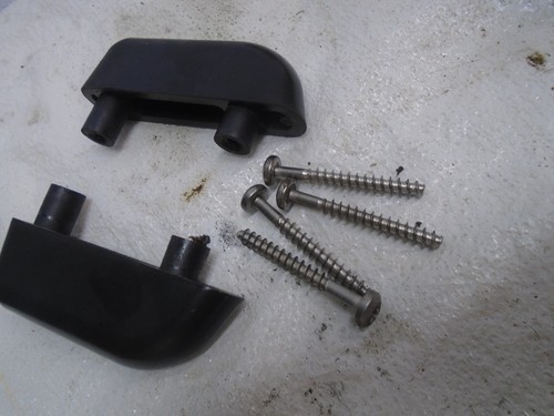 2001 JOHNSON J35VL3SIE 35HP LOWER ENGINE COVER BUMPER 344466 OUTBOARD BOAT MOTOR - Foto 1 di 3