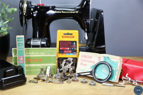 Excellent 1960 Singer 222k "RED S" Featherweight Sewing Machine + Case, Warranty