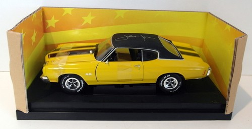 Ertl 1/18 Scale Diecast - 32844 1970 Chevelle SS Yellow John Force Series - Imagen 2 de 4