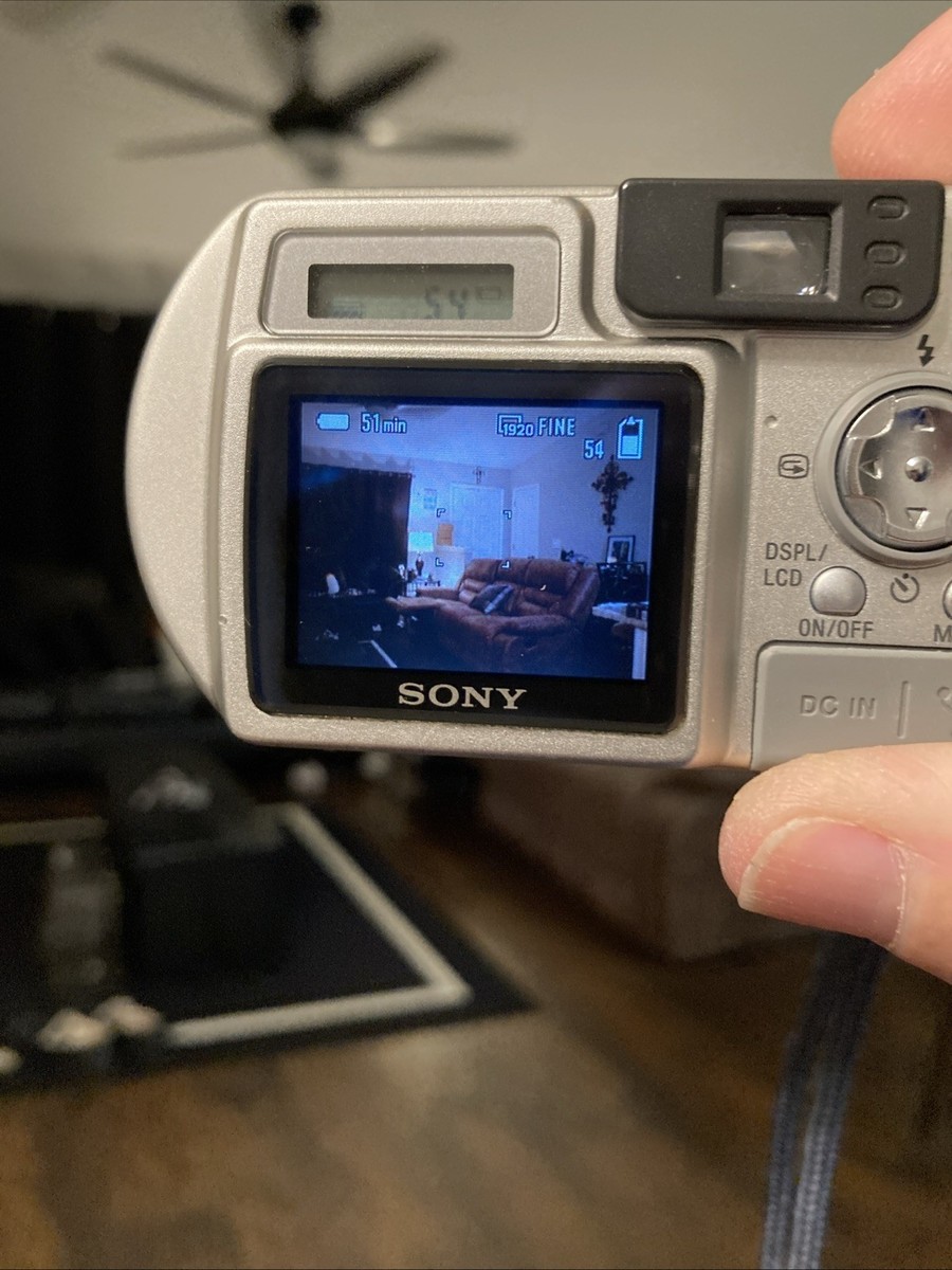 Sony Cyber-Shot DSC-P3 Digital Camera 2.8MP Made Japan No Battery