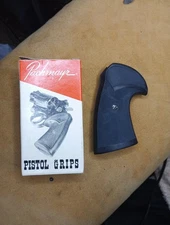Pachmayr Presentation Grips Small CD-S-BLK For Colt D Frame Revolver NEW IN BOX