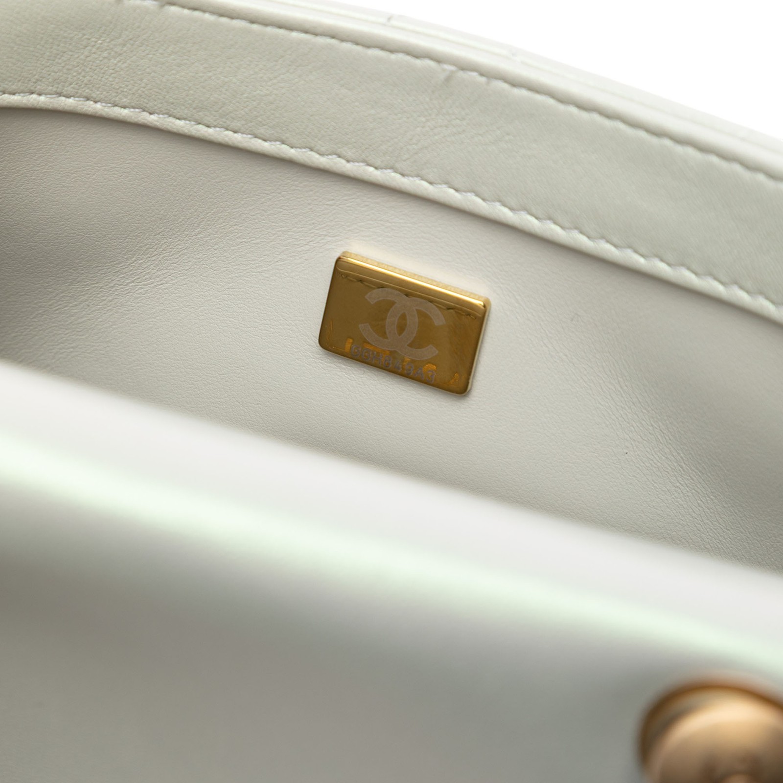 Authenticated Chanel Mini Iridescent Quilted Pear… - image 6