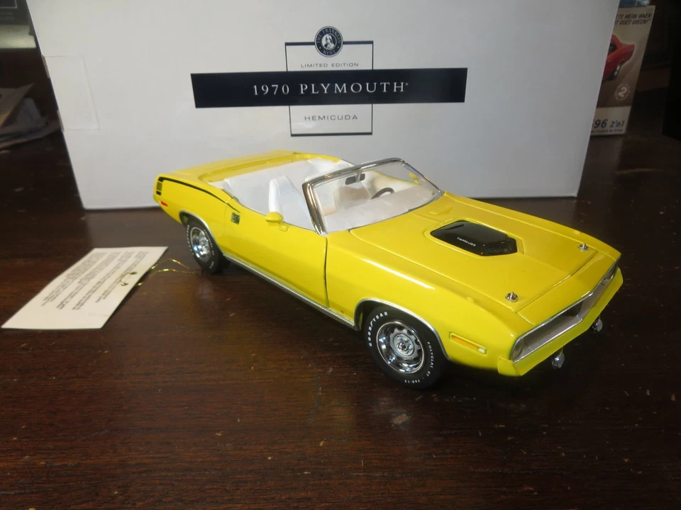 Franklin Mint Limited Edition 1970 Plymouth Hemi Cuda Convertible 1/24 - Image 2 of 4