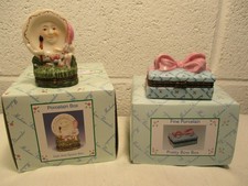 TWO MADAME ALEXANDER PORCELAIN HINGED TRINKET BOXES PRETTY BOW  DISH  SPOON