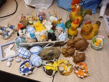 Verschiedene Osterdekorationen, Hasen, Eier, ...