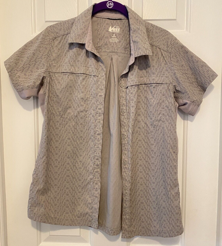 Camicia REI Co-Op Motivo Sahara con bottoni grigia tasche piccola - Foto 5 di 7