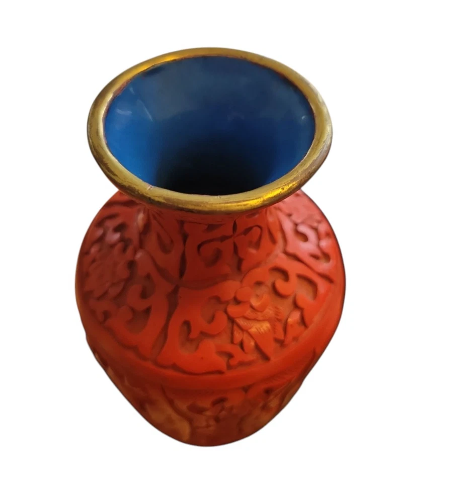 Винтажная китайская цветочная ваза ручной работы из красной киновари с синей эмалью на меди - Изображение 3 из 4
