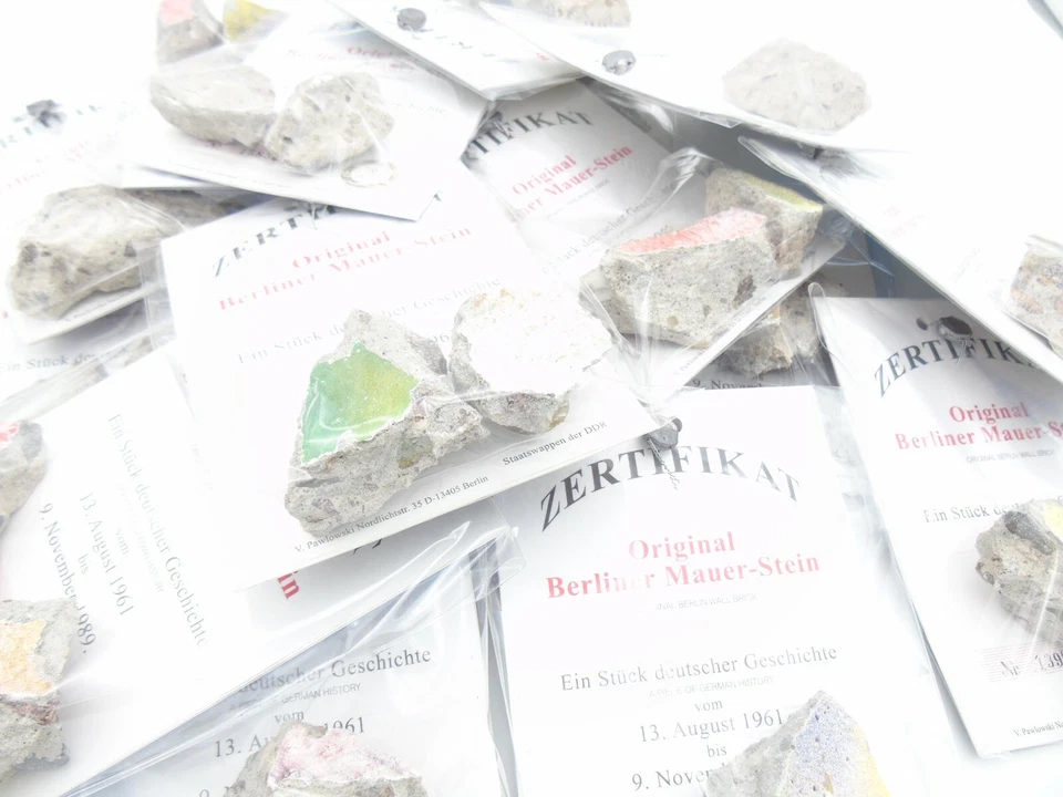 Large Authentic Piece of the BERLIN WALL with Certificate of Authenticity - Image 2 of 4